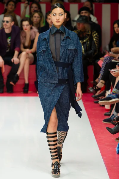 Look 30